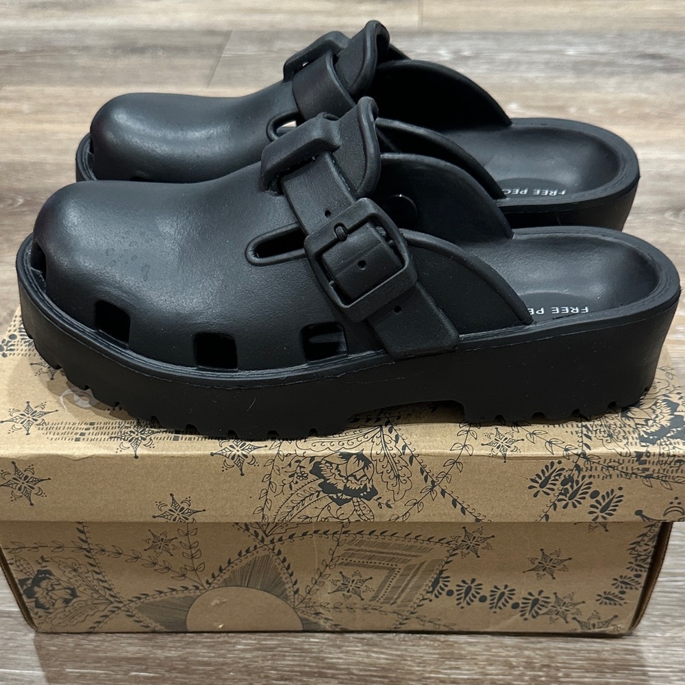 NWT! Super lightweight Free People Karlie Buckle Clog Watermelon - Picture 3 of 12